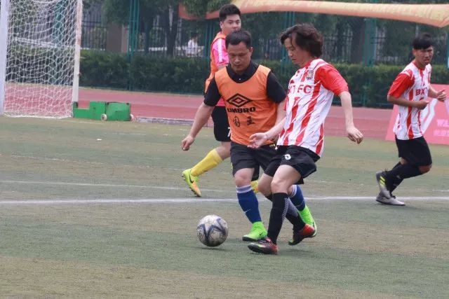 世体：亚马尔第75分钟伤退 可能周日无法出战马竞