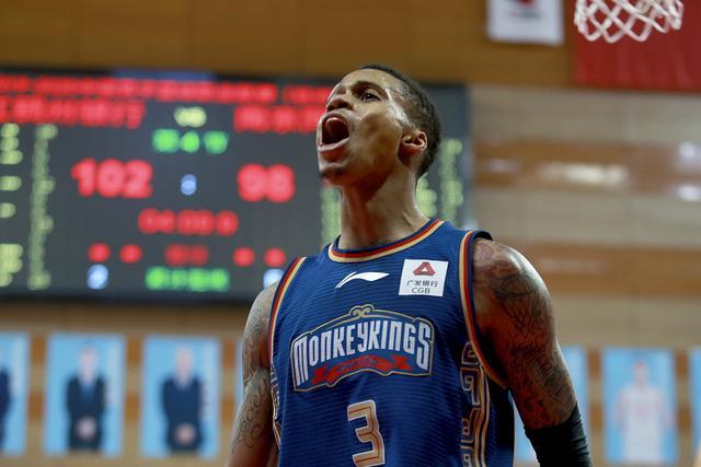 易建联两双琼斯空砍三双 广东力克吉林十连胜