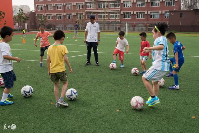 詹姆斯22+9关键时刻连得7分 湖人灭热火止连败